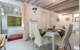 Loving In Venice, 5 Stars